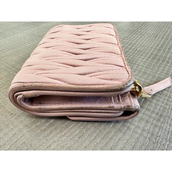 Authentic Miu Miu Matelasse - Pink Blush Leather Trifold Wallet - Picture 7 of 13